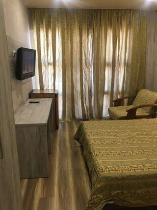 Гостиница Акрополь Дивноморское Улучшенный двухместный номер с 1 кроватью-1