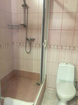 Гостиница Акрополь Дивноморское Cемейный номер с собственной ванной комнатой-5