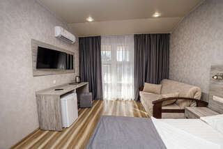 Гостиница Акрополь Дивноморское Улучшенный трехместный номер-3