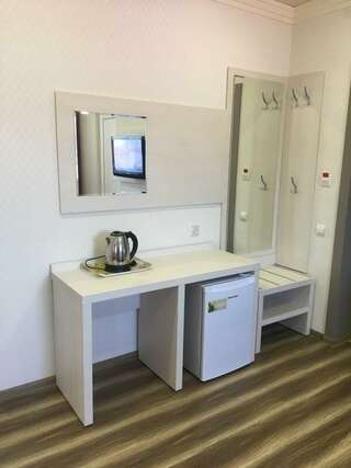 Гостиница Акрополь Дивноморское Cемейный номер с собственной ванной комнатой-4